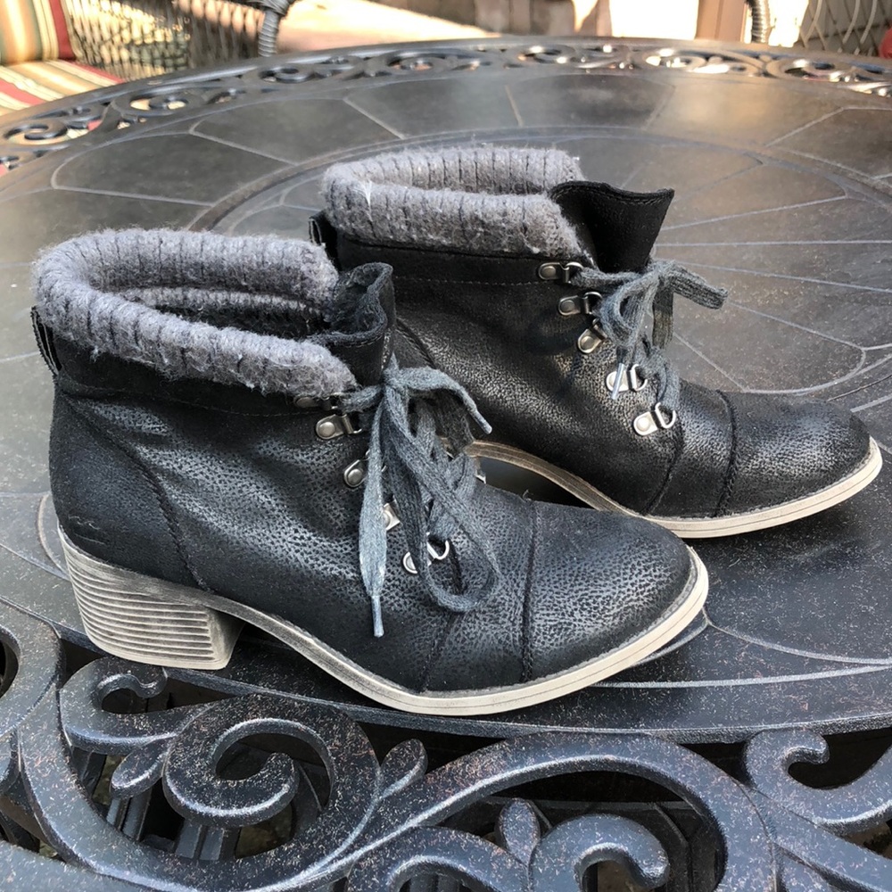 Black Billabong Booties